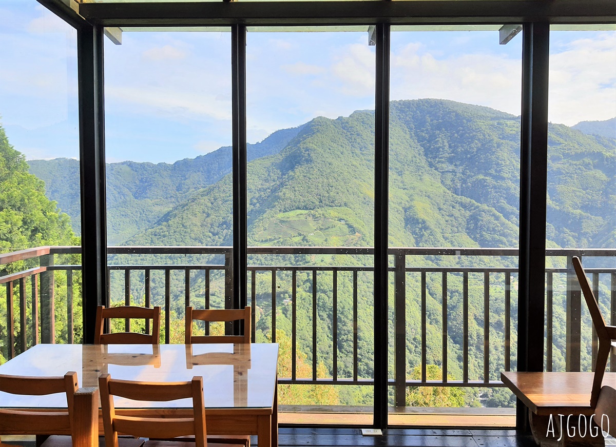 雲山房：拉拉山景觀民宿推薦 坐在房裡看山 雙人房、早餐、停車場分享