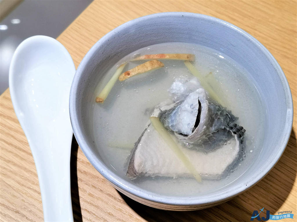 （簡單食譜）薑絲虱目魚皮湯、虱目魚肚湯 極簡魚湯料理