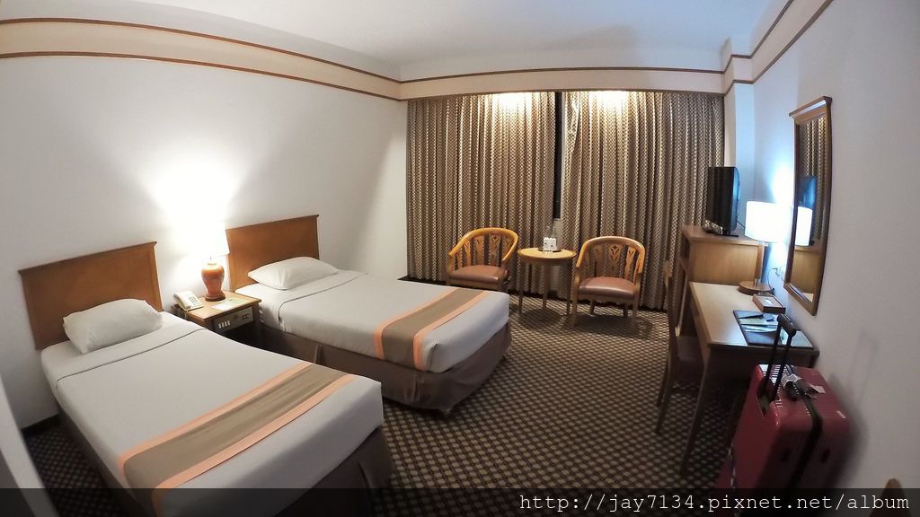 （泰國蘇叻他尼飯店）鑽石廣場飯店 Diamond Plaza Hotel Suratthani 雙床房與早餐分享