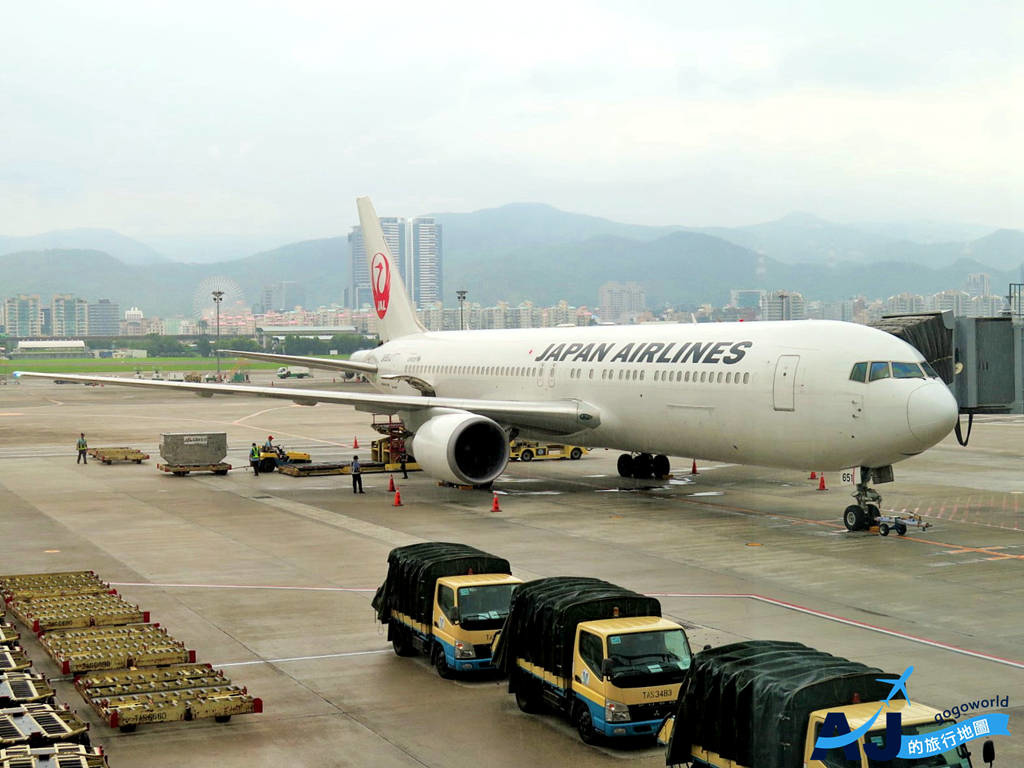 日本航空 JL98 台北松山TSA>東京羽田HND 經濟艙飛機餐、商務艙、托運行李、飛行經驗分享