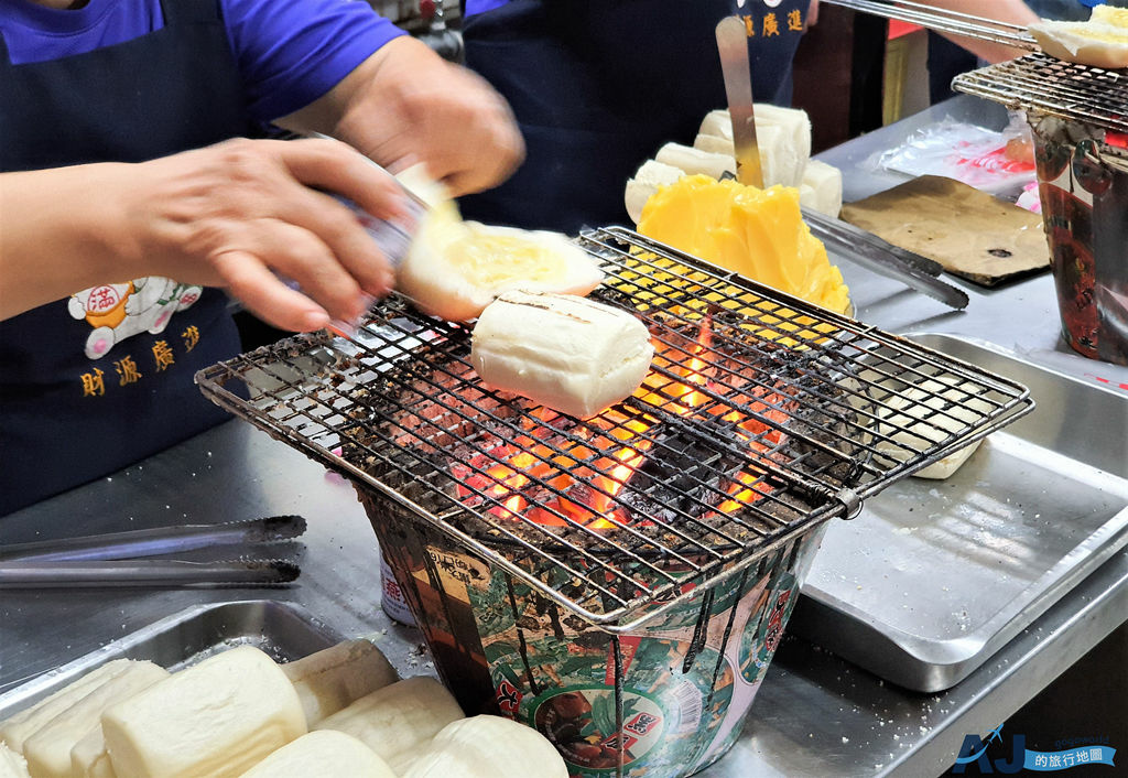 東港美食：佳吉飲料店 炭烤饅頭 東港人的宵夜點心 傳統口味的三明治也好吃喔 菜單、營業時間分享