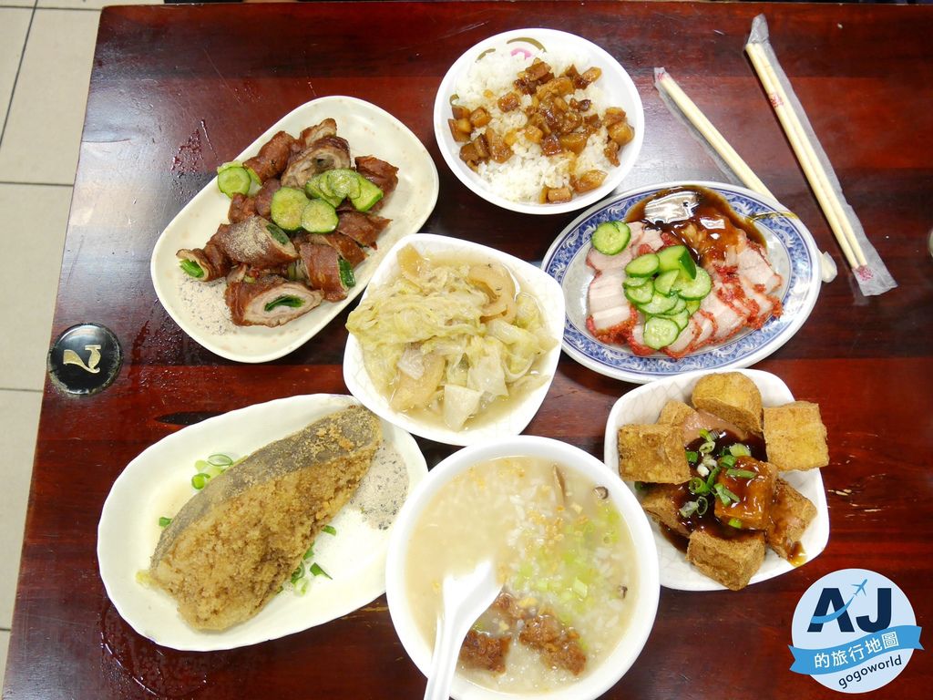 （板橋宵夜美食）香菇肉粥 古早味肉粥配上多種炸物小菜 宵夜好選擇 近華江公園