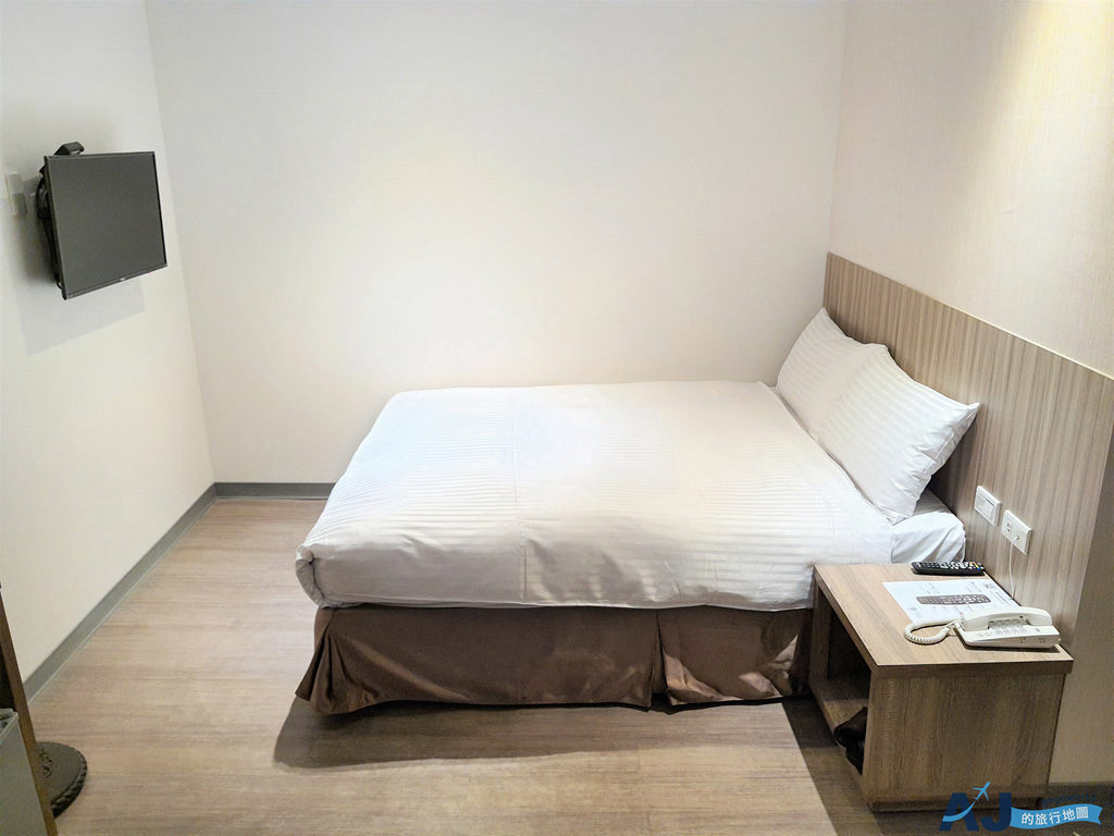 台南泊樂行旅赤崁店 簡單乾淨的商務飯店 標準雙人房、停車場