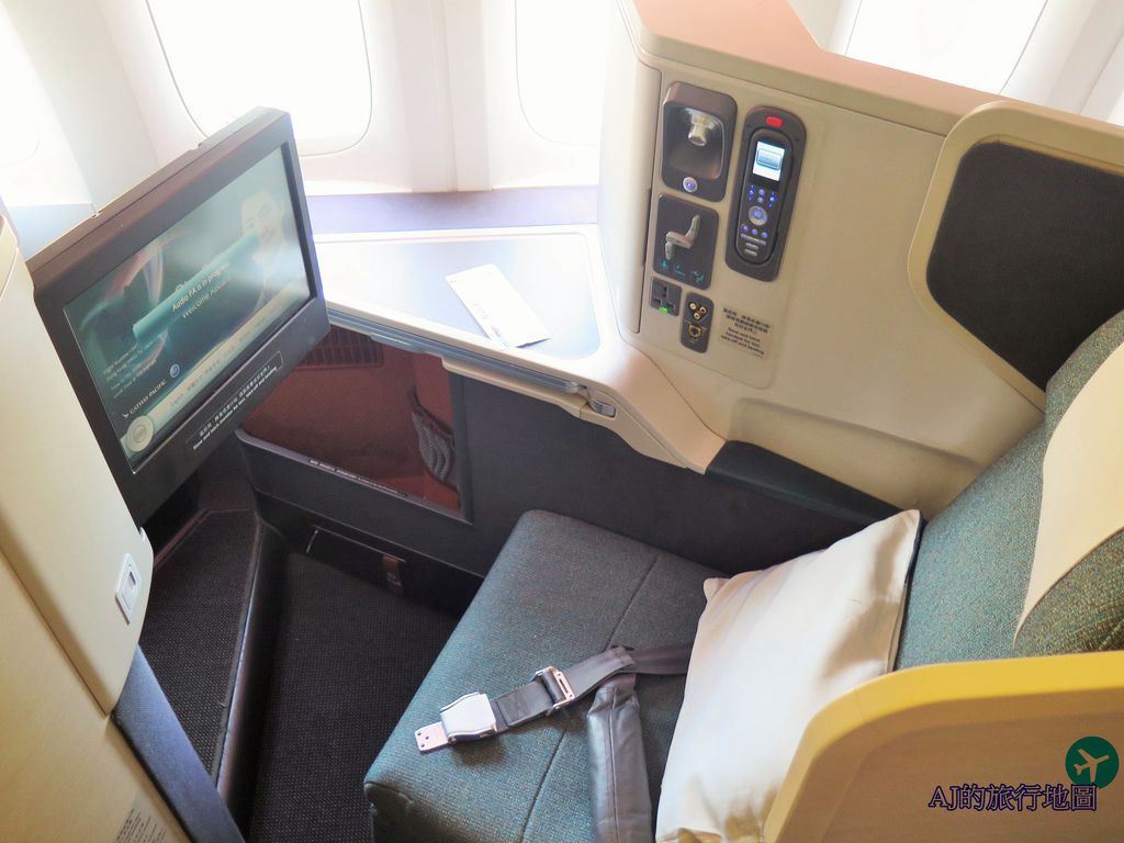 國泰航空 商務艙 CX474 香港HKG > 台灣桃園TPE 長程線商務艙座椅、飛機餐分享