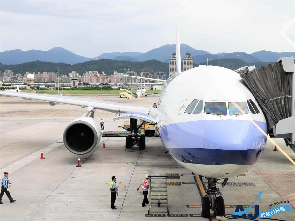 華航 台北松山TSA<>東京羽田HND CI220 / CI221 A330經濟艙飛機餐