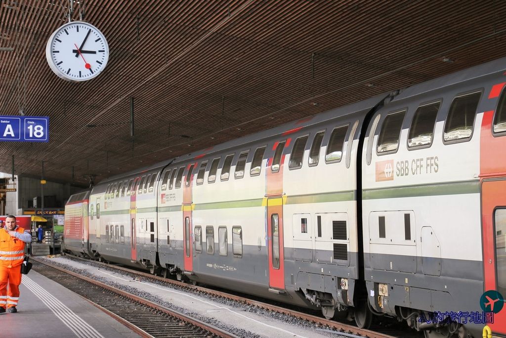 在蘇黎世車站遇見瑞士國鐵鐘 瑞士國家鐵路局指定計時器 VS 瑞士國鐵錶 MONDAINE 永遠為你精準對時