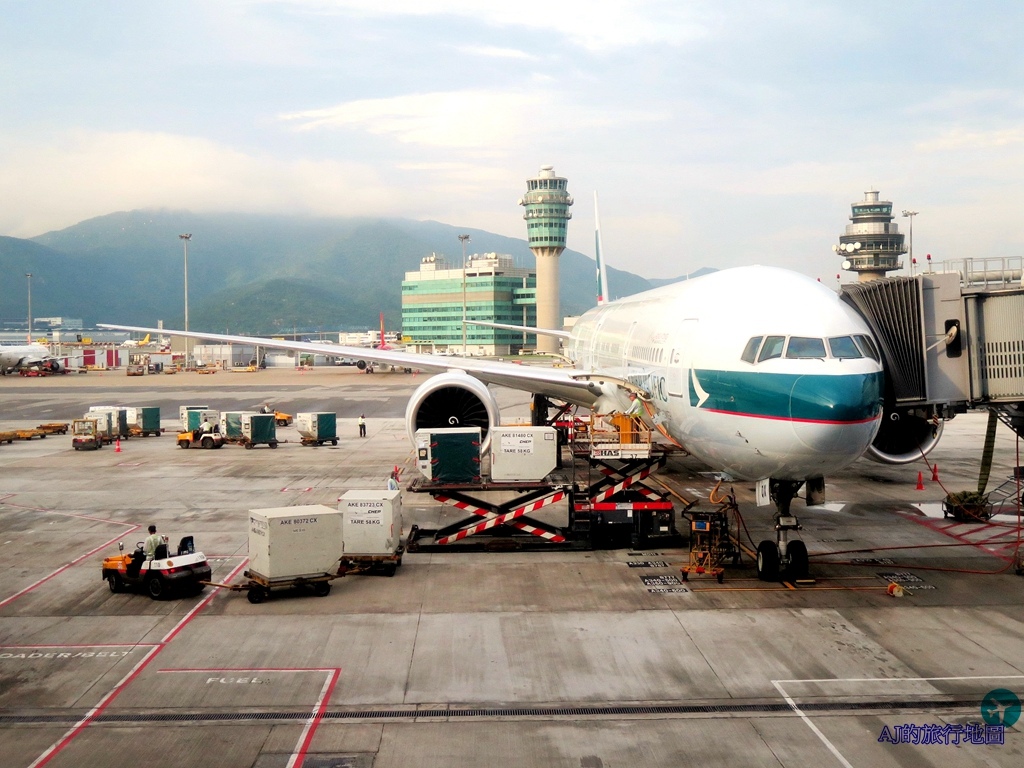 國泰航空 CX320 馬德里 MAD > 香港 HKG 777-300ER 經濟艙搭乘經驗 飛機餐、伊斯蘭餐MOML Meal分享