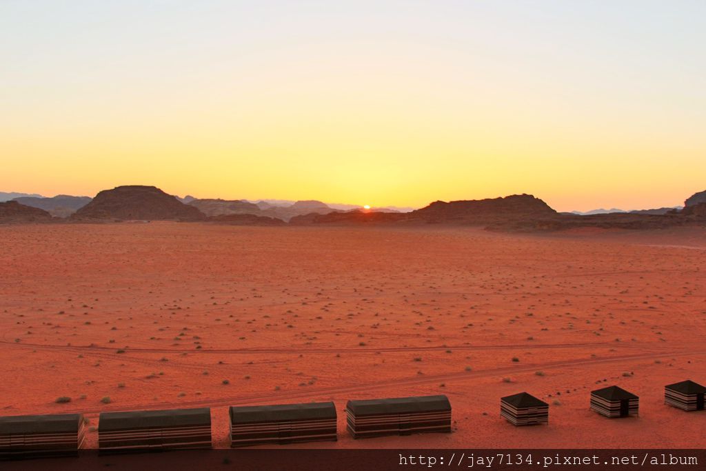（約旦Wadi Rum月亮谷遊記）夜宿沙漠 Bedouin Lifestyle Camp 帳篷、早晚餐分享