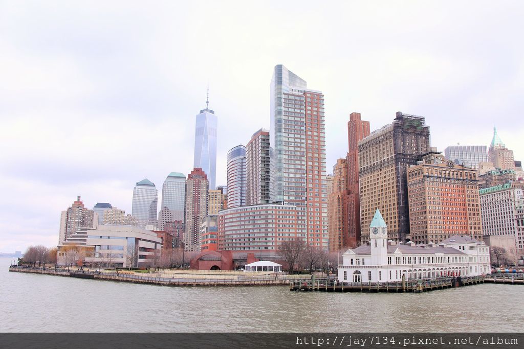 紐約飯店住宿推薦：整理14間便宜、中價位飯店 即時房價查詢與訂房 含紐約長島市交通、治安分享