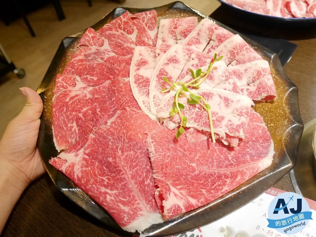 （新莊美食）涮來涮去精緻の鍋 加大份量的肉肉鍋 高貴不貴 少見的水信玄餅 近臺北醫院