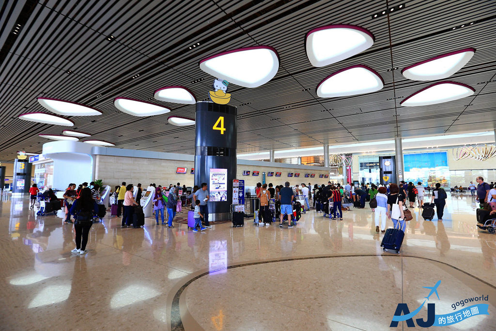 新加坡樟宜機場第4航廈 免稅店/餐廳/交通分享 & 亞洲航空 AK706 新加坡SIN > 吉隆坡KUL 飛行經驗