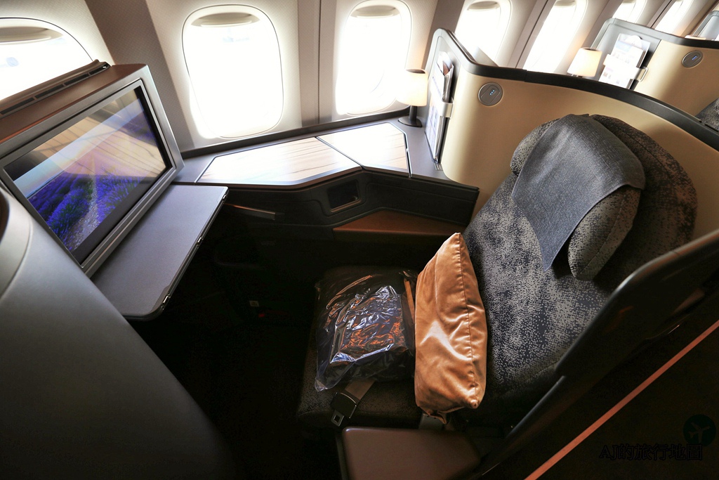中華航空 CI62 法蘭克福 FRA > 台灣桃園 TPE 華航新一代777豪華商務艙 座椅、飛機餐、水郵山驛Sky Lounge分享